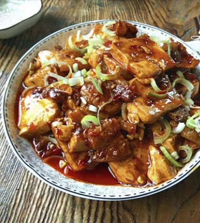 五花肉焖豆腐的做法