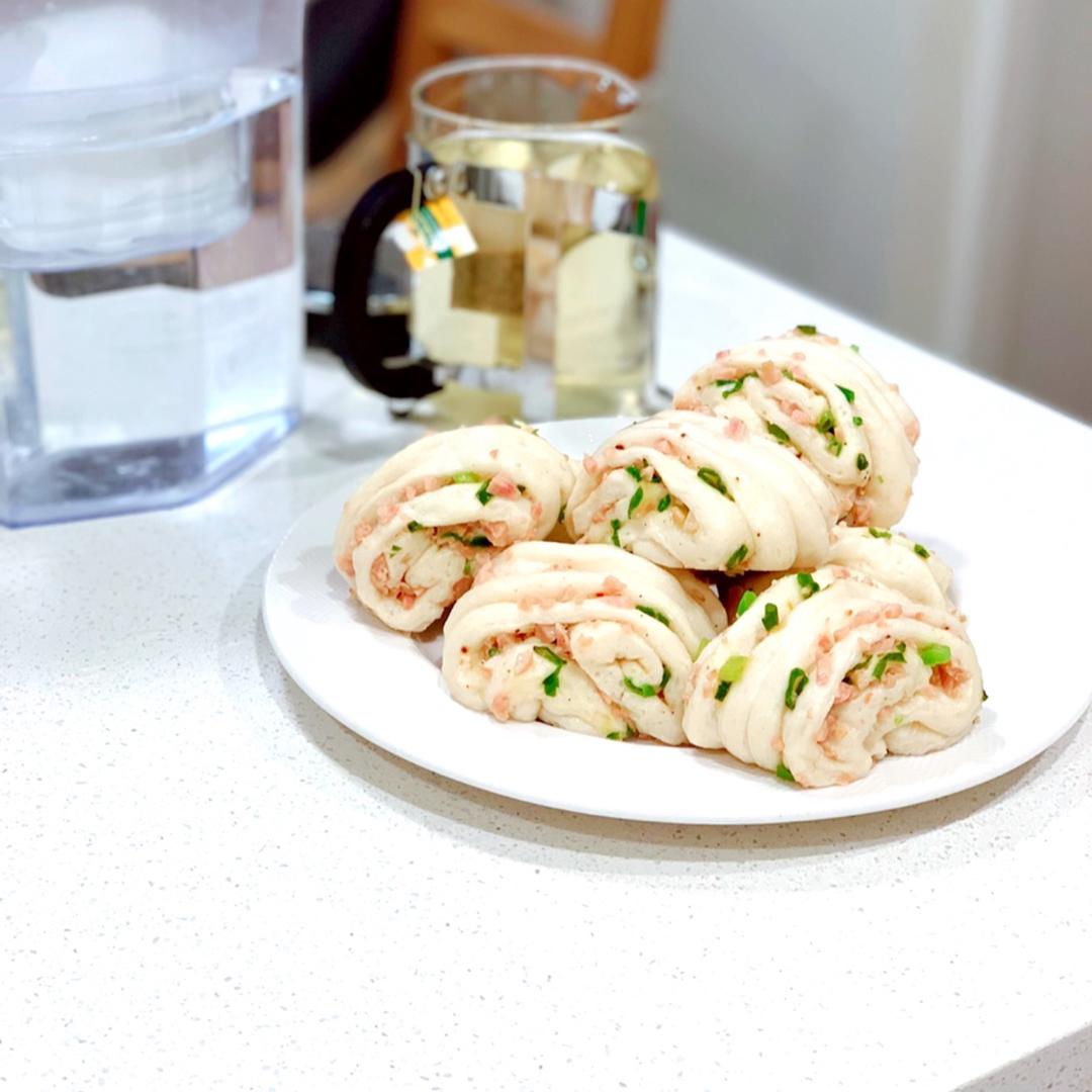 最好吃的火腿葱香花卷—附让葱不变黄的小窍门