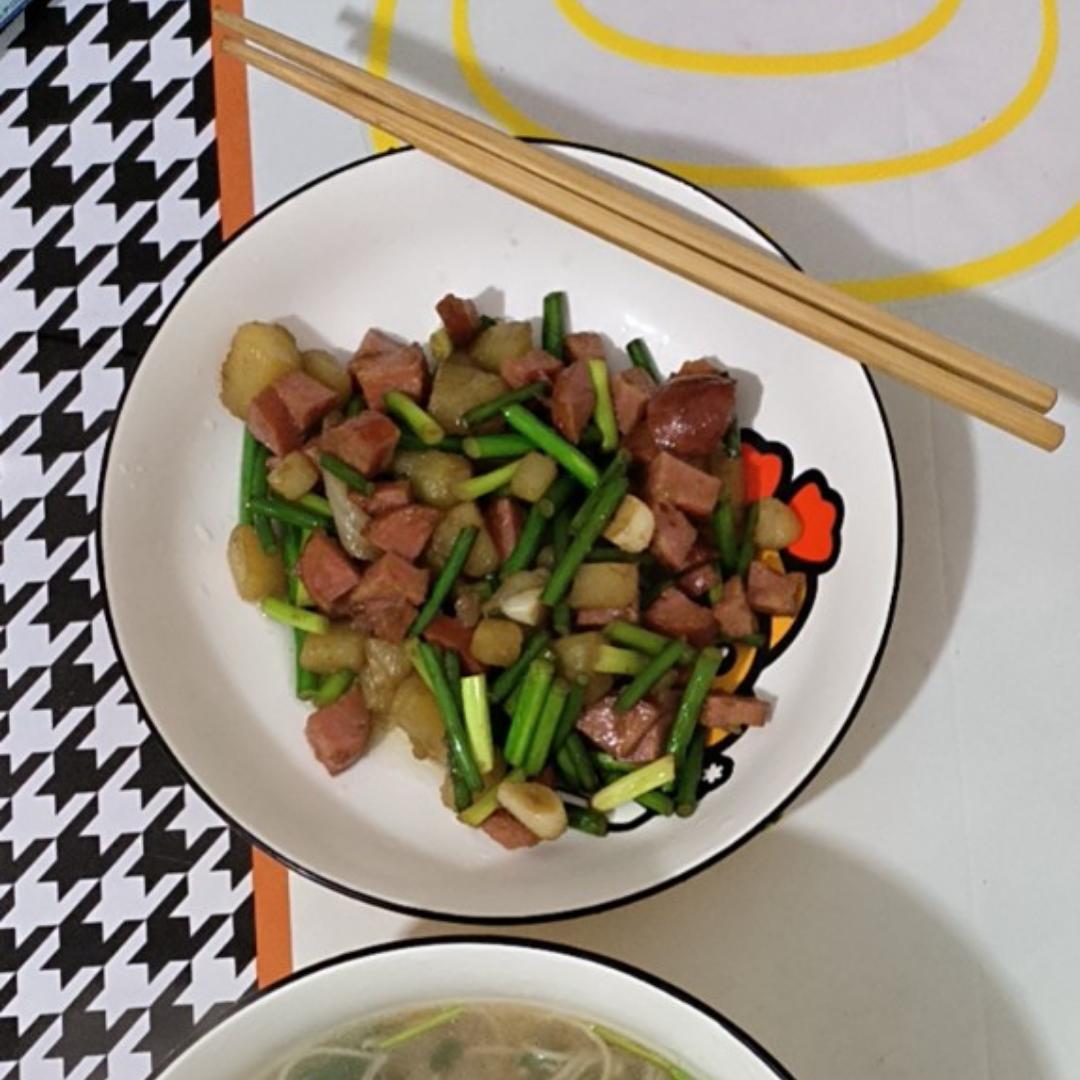蒜苔火腿土豆条