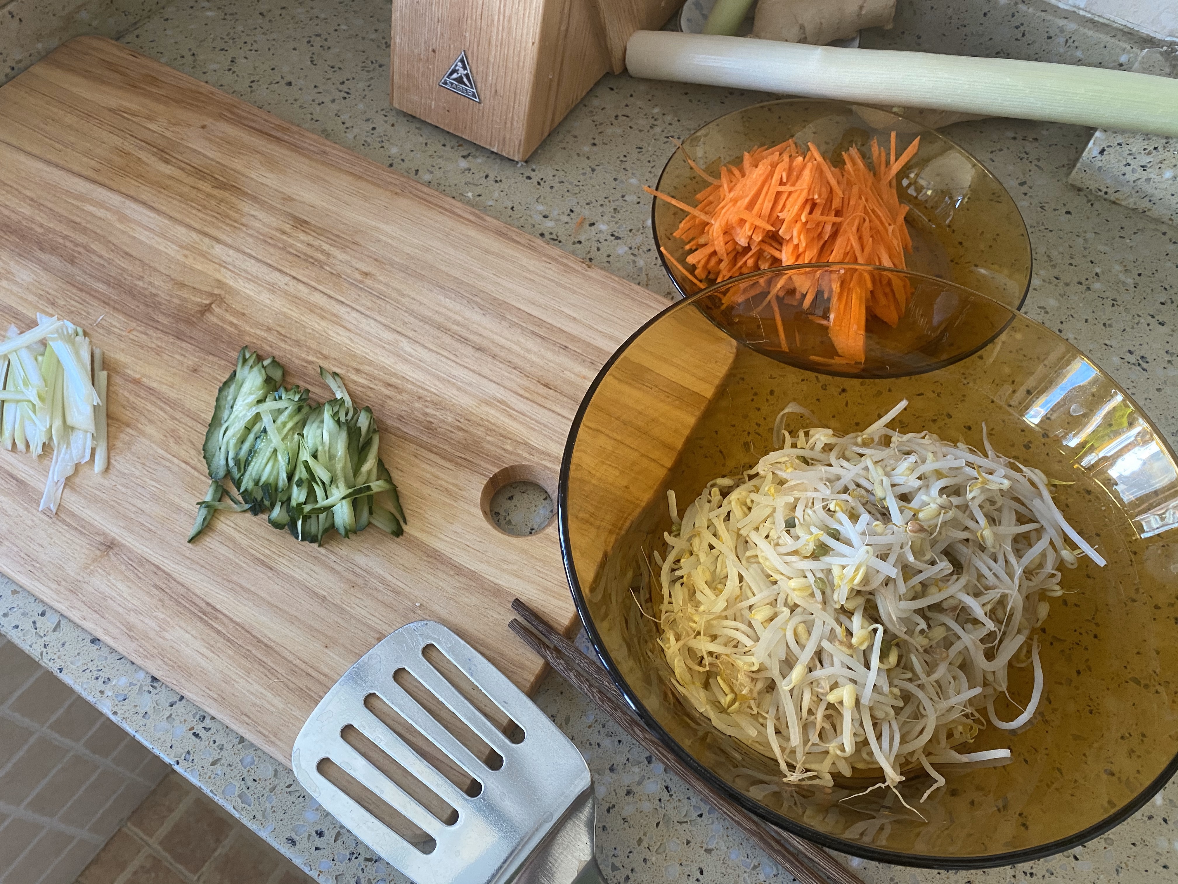 爽口拌豆芽菜—年夜饭回忆/春饼必备的做法 步骤1