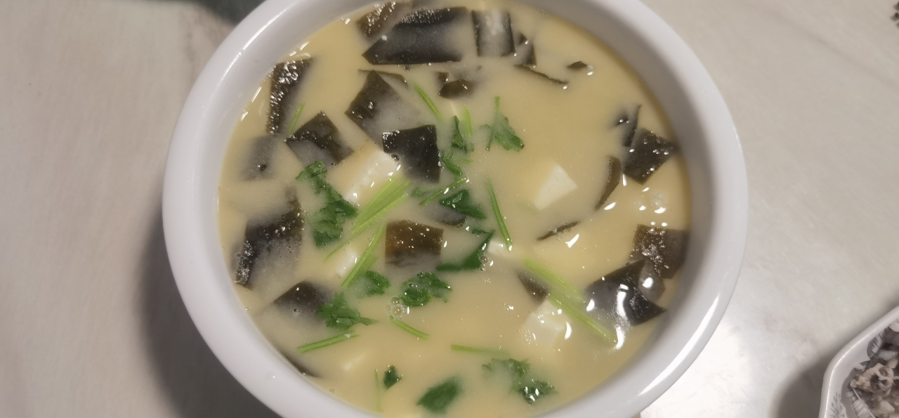 鳊鱼豆腐海带汤