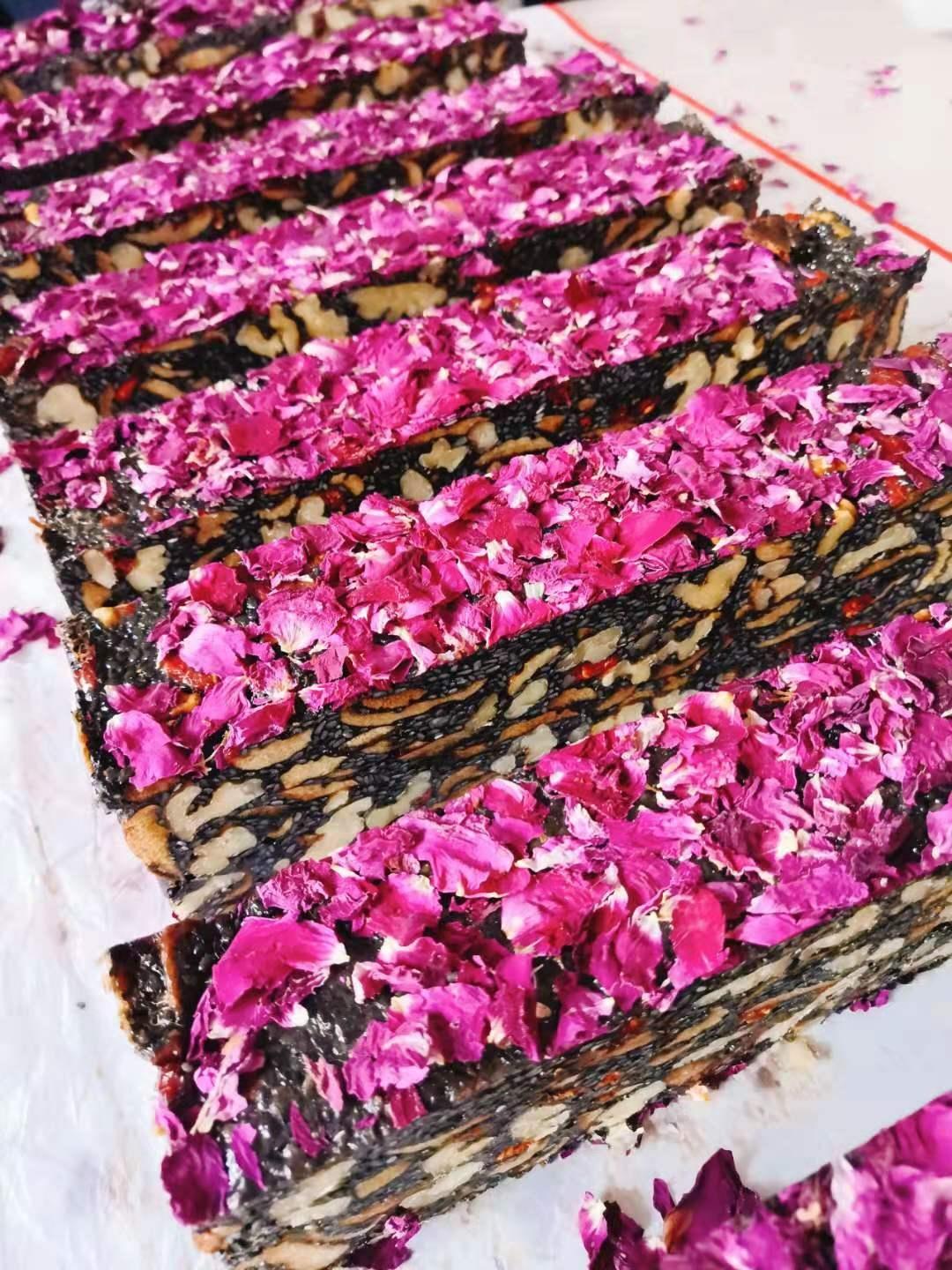 滋补季，阿胶糕一天2片吃起来