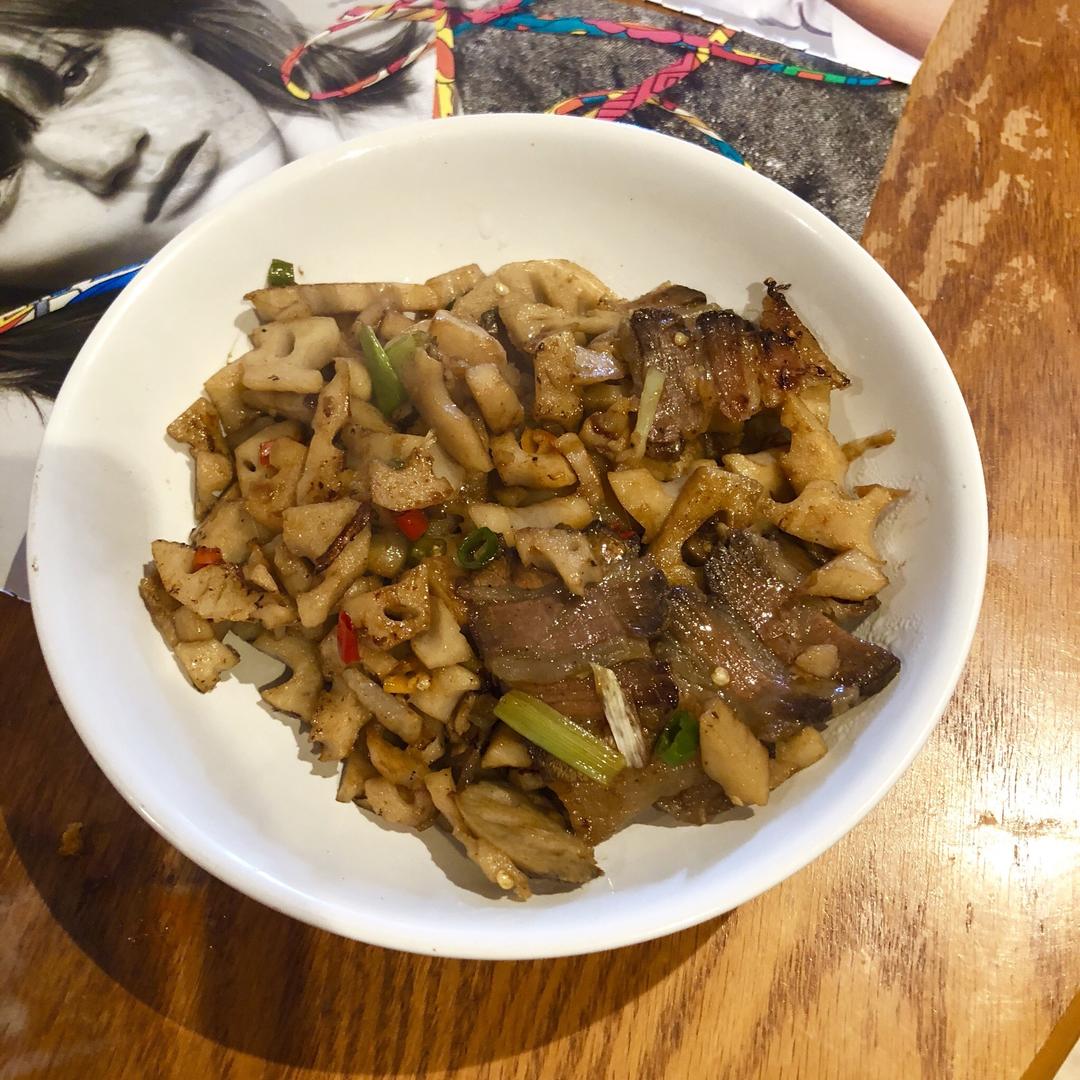 腊肉炒莲藕（超级下饭菜）