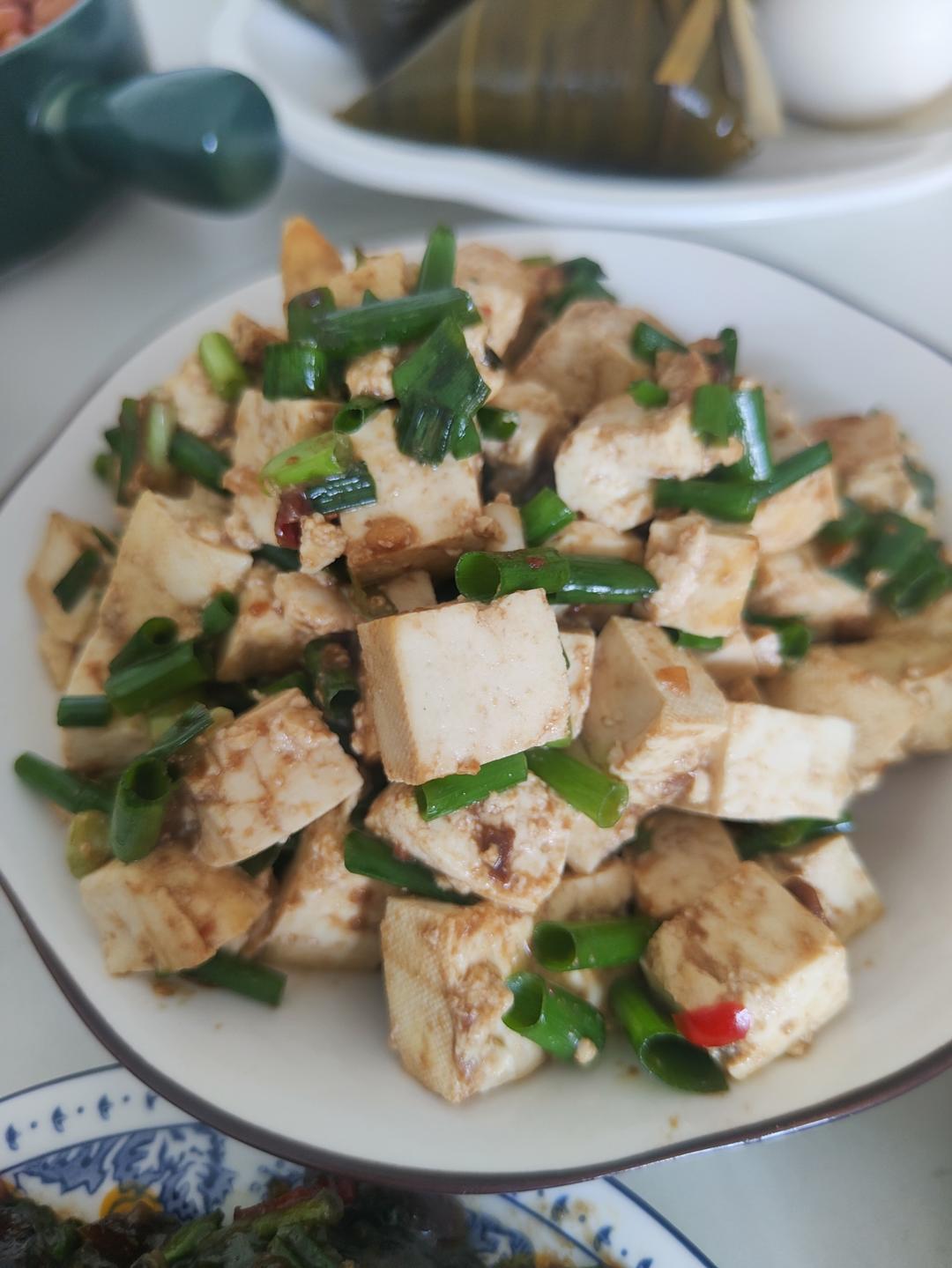 东北快手凉菜—小葱拌豆腐
