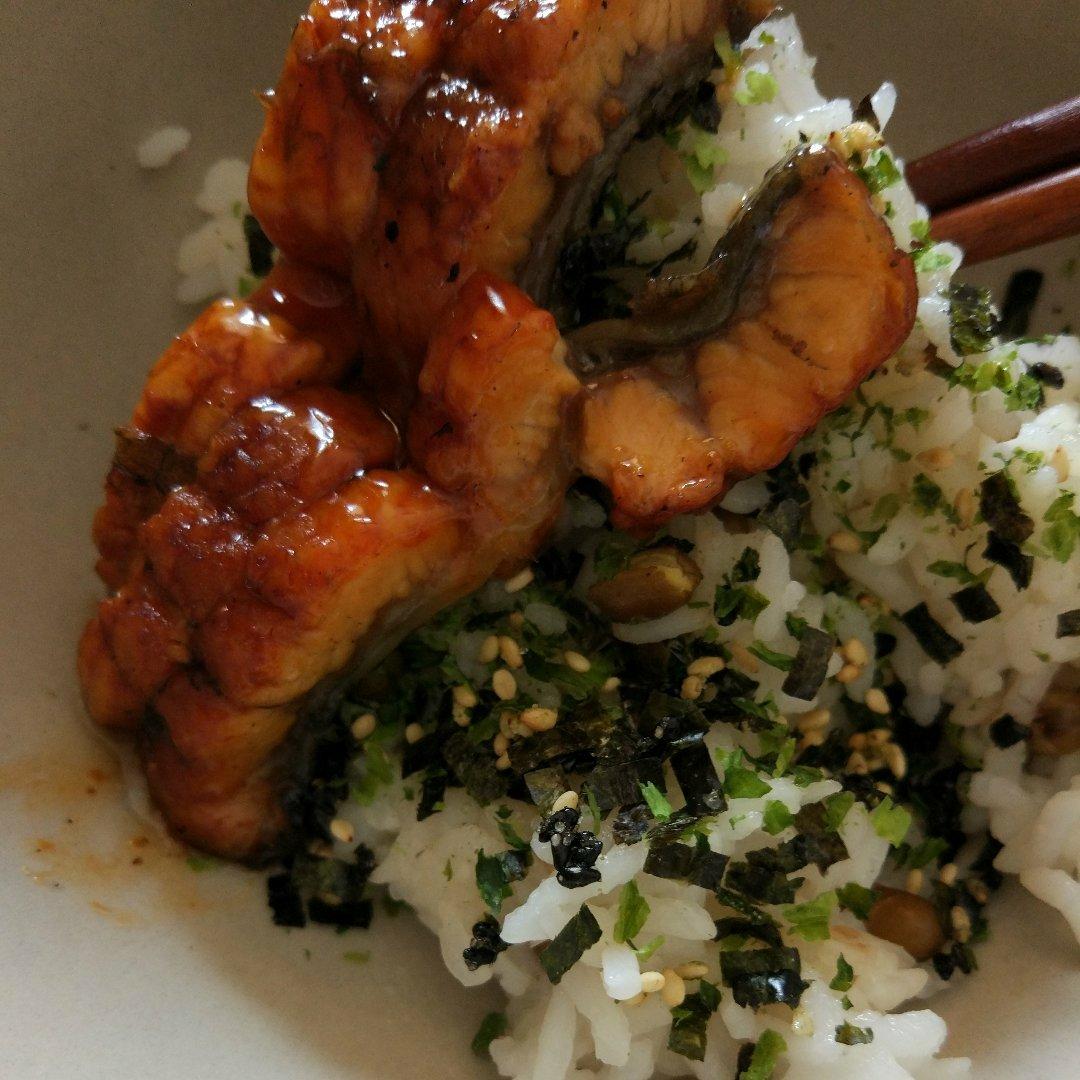 蒲烧鳗鱼饭