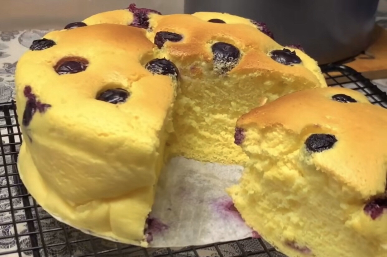 减脂期吃的蓝莓酸奶蛋糕（无油）的做法