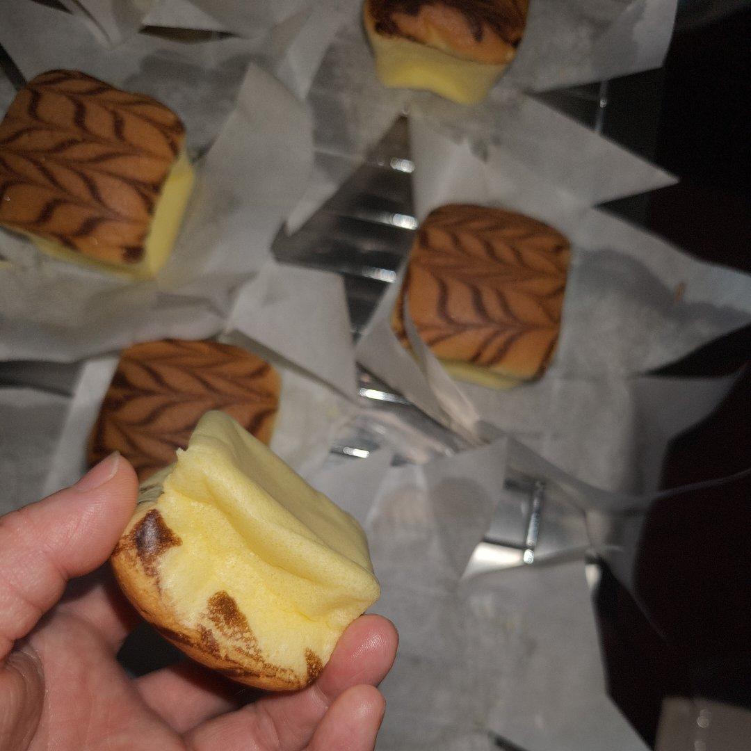 把古早蛋糕做成迷你的 味道居然还是那么的好！