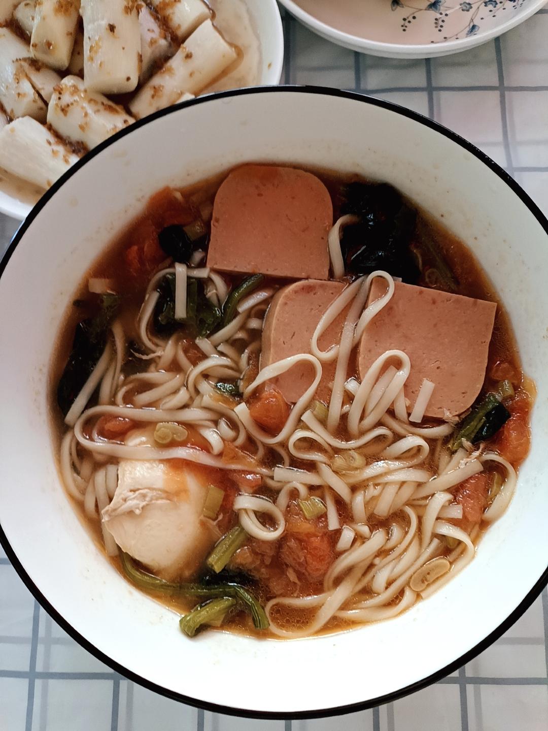 特别好吃的热汤面