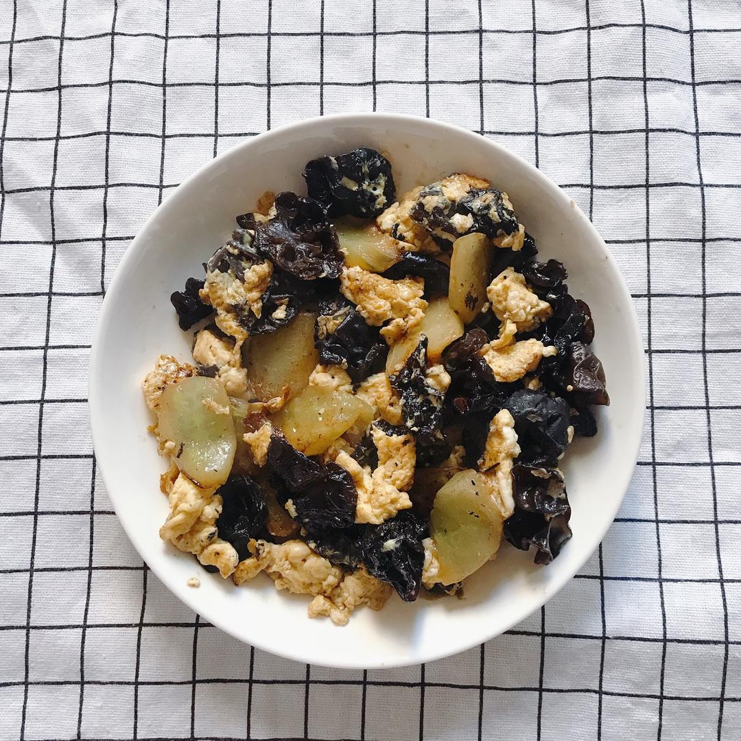 黄瓜木耳炒鸡蛋