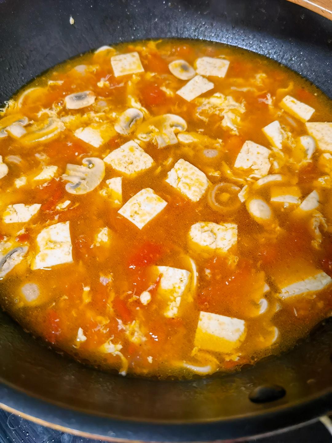 对付秋老虎，不妨多喝这酸辣汤，5元煮一大锅，清肠刮油，鲜香又营养