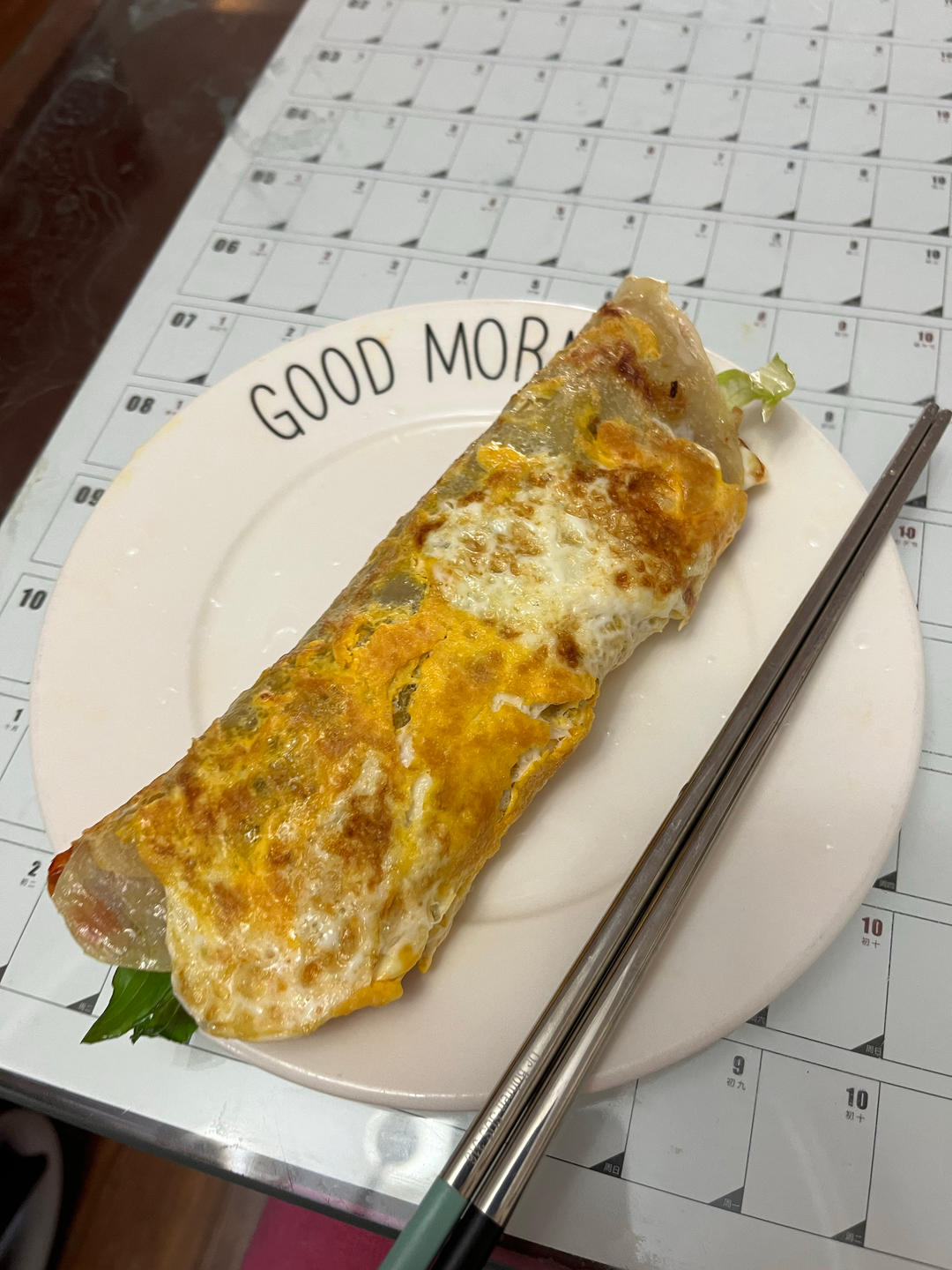 手抓餅（雞蛋，油麥菜、肉松、午餐肉、蕃茄醬、辣椒醬）