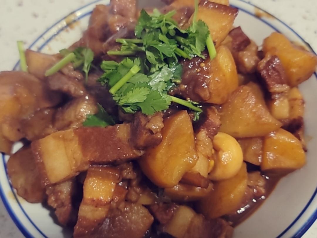 红烧肉炖土豆（丝毫不腻）