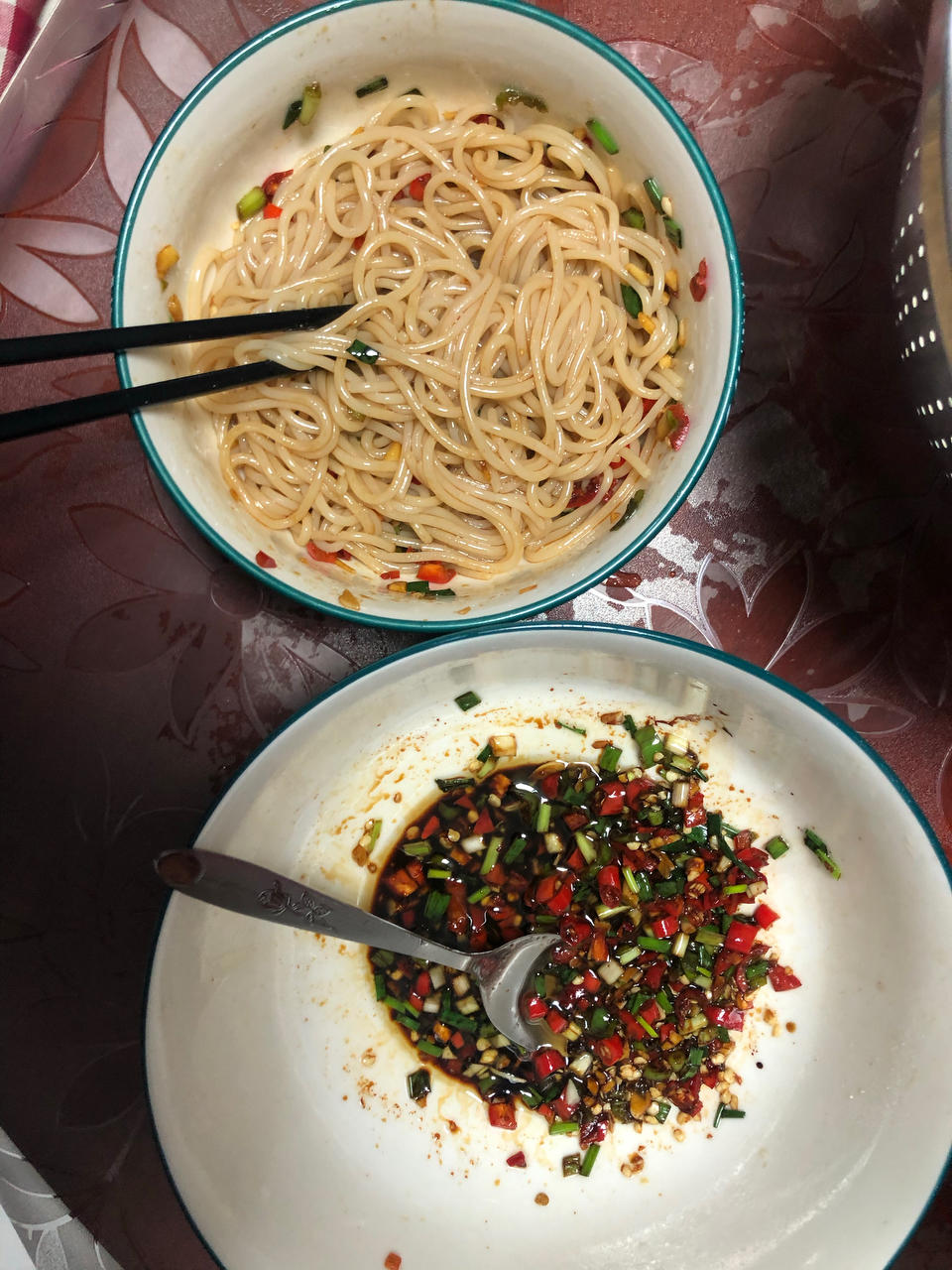 【南昌拌粉】穷对付有门道，没肉没菜能吃饱！