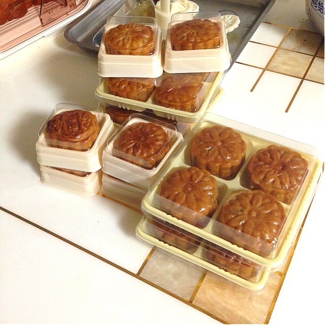 栗蓉蛋黄月饼