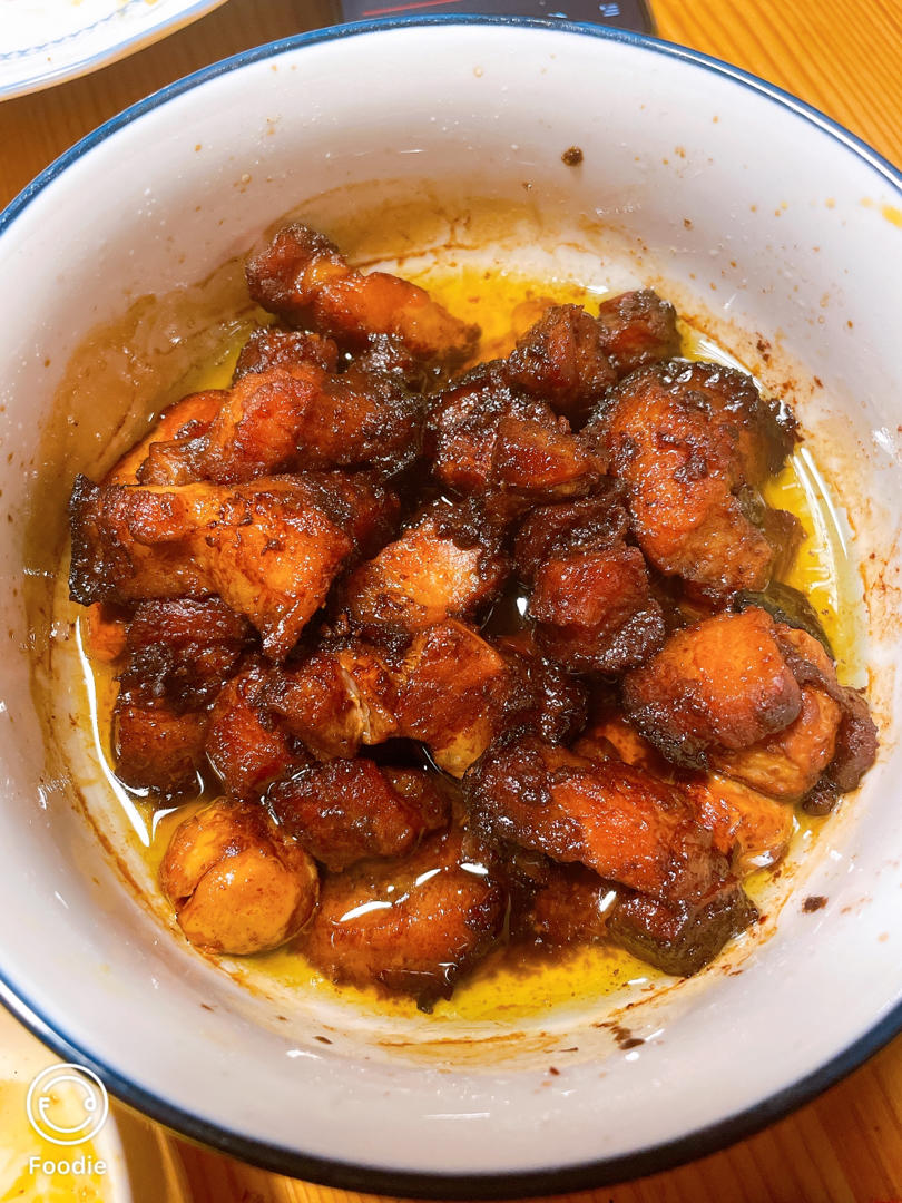 虎皮鹌鹑蛋红烧肉