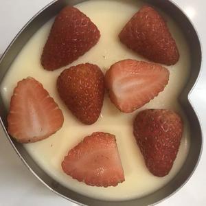 草莓乳酪果冻蛋糕的做法 步骤8