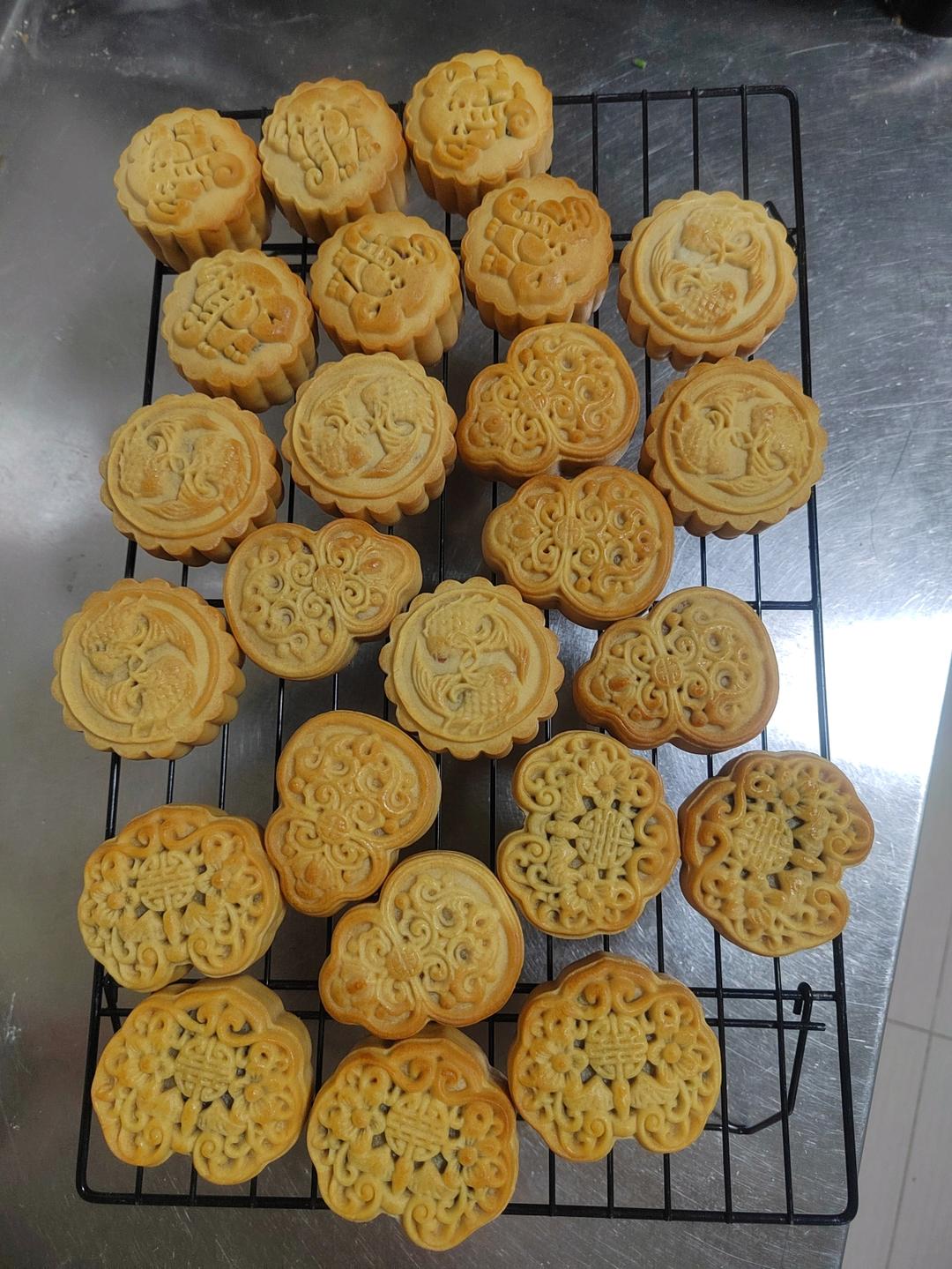 广式月饼—蛋黄莲蓉月饼