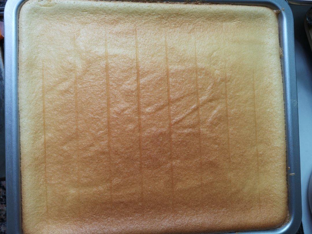 材料最简单的【低卡蛋糕卷】卡仕达戚风卷