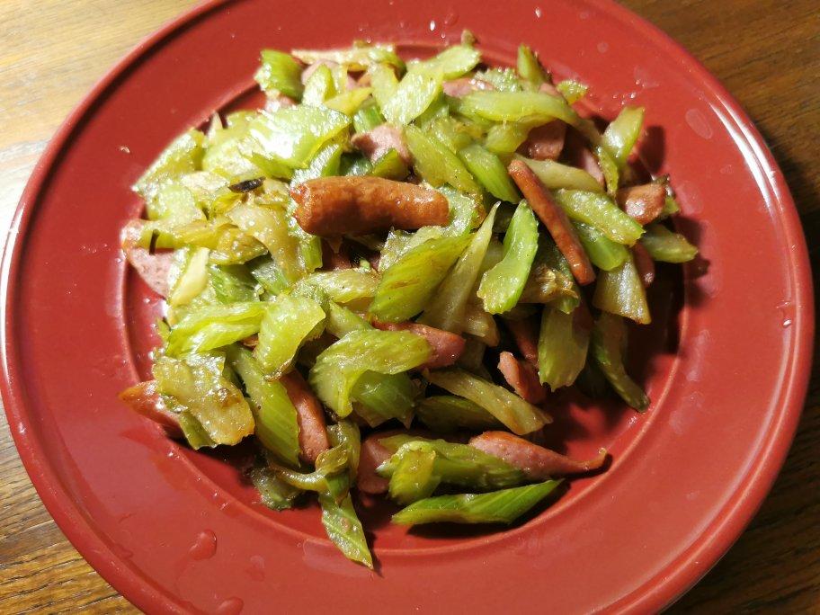 芹菜炒火腿肠