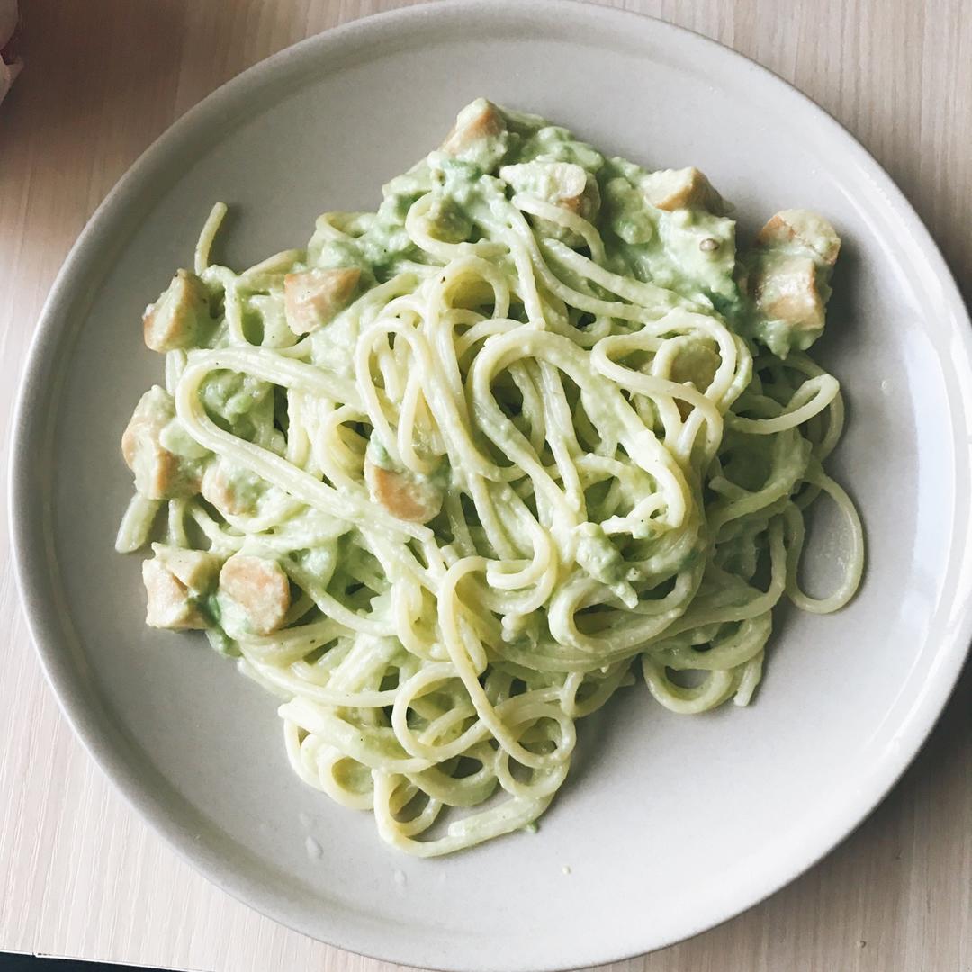 小清新牛油果火腿意面