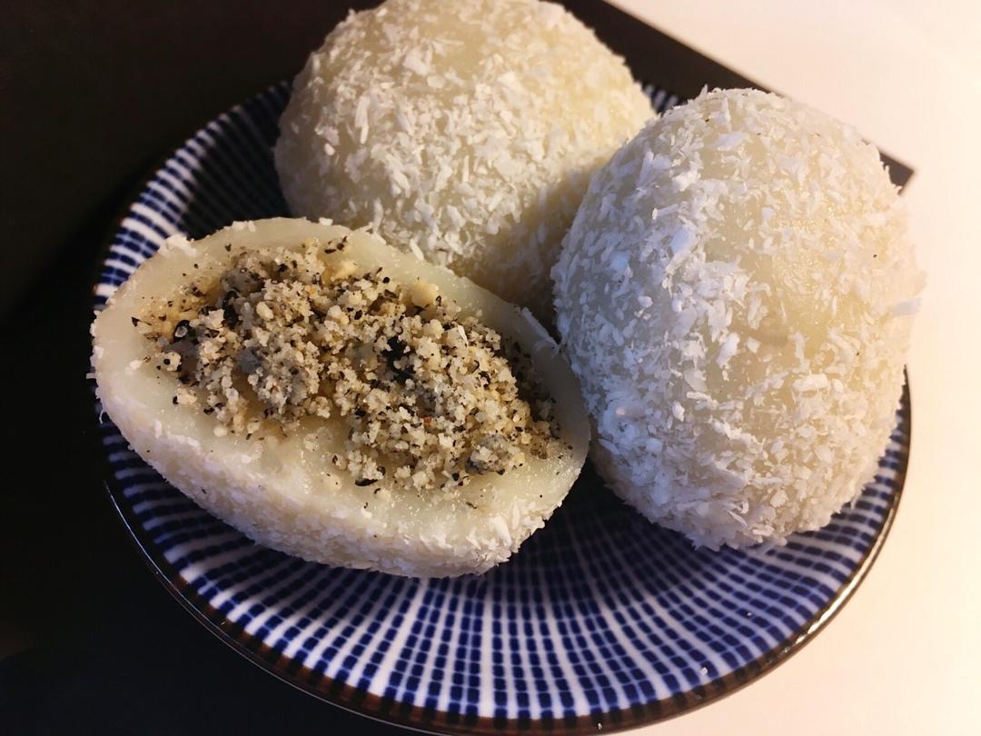 自制糯米糍（花生黑芝麻和豆沙夹心）