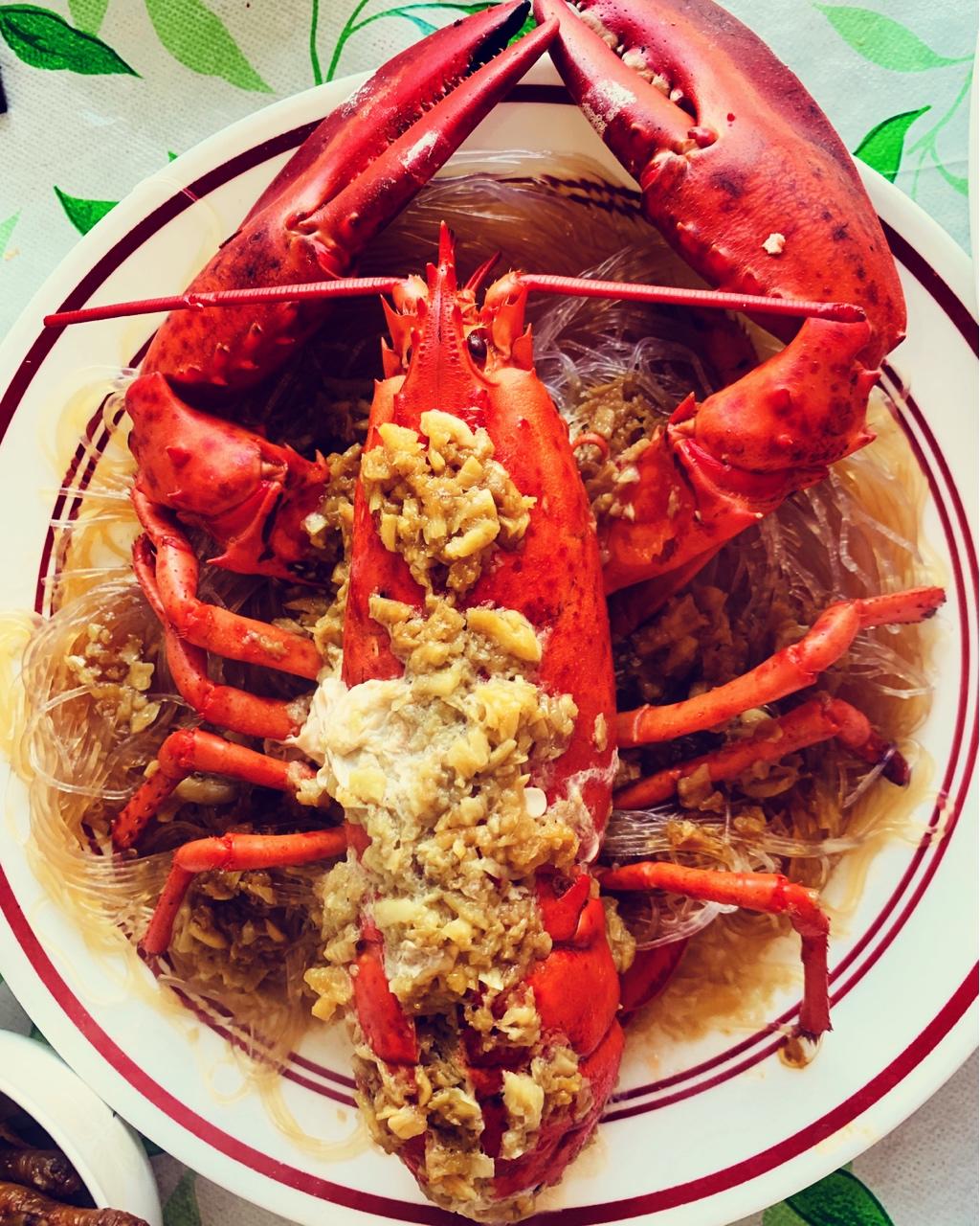 尘境天蓝做的最美年夜饭—红红火火过大年蒜蓉粉丝蒸大龙虾