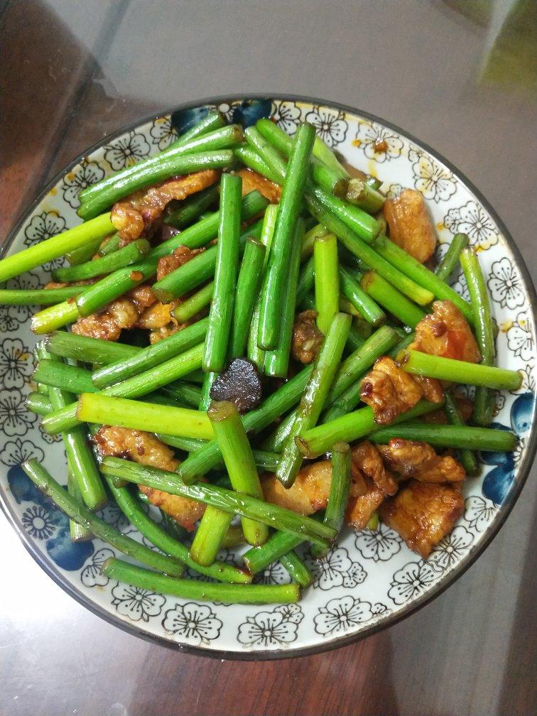 家常菜蒜薹炒肉（蒜苔炒肉）