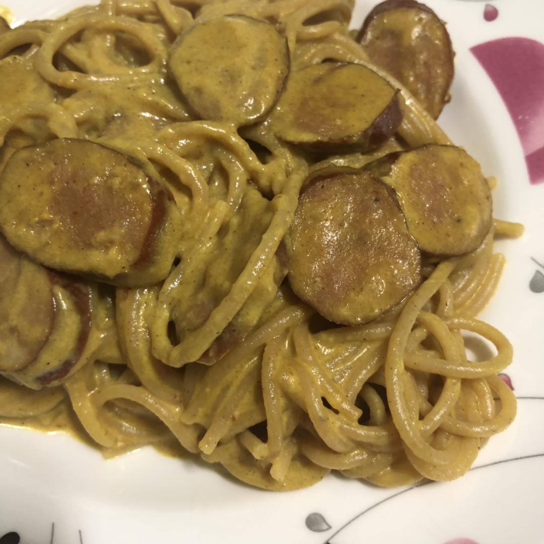 奶油咖喱香肠意面