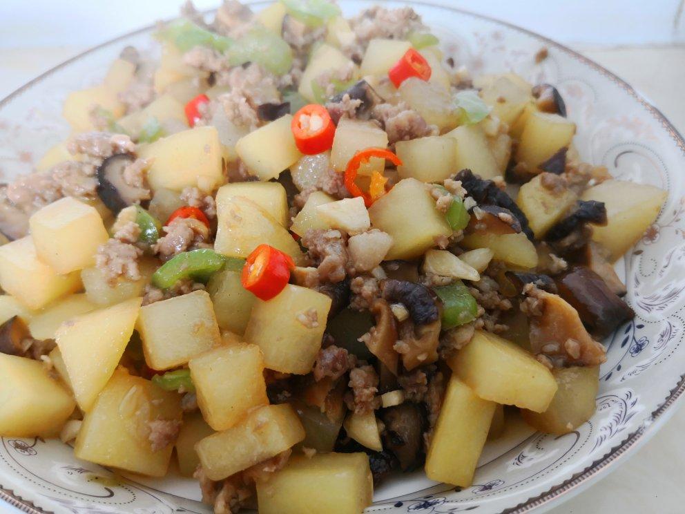 香菇土豆肉末饭