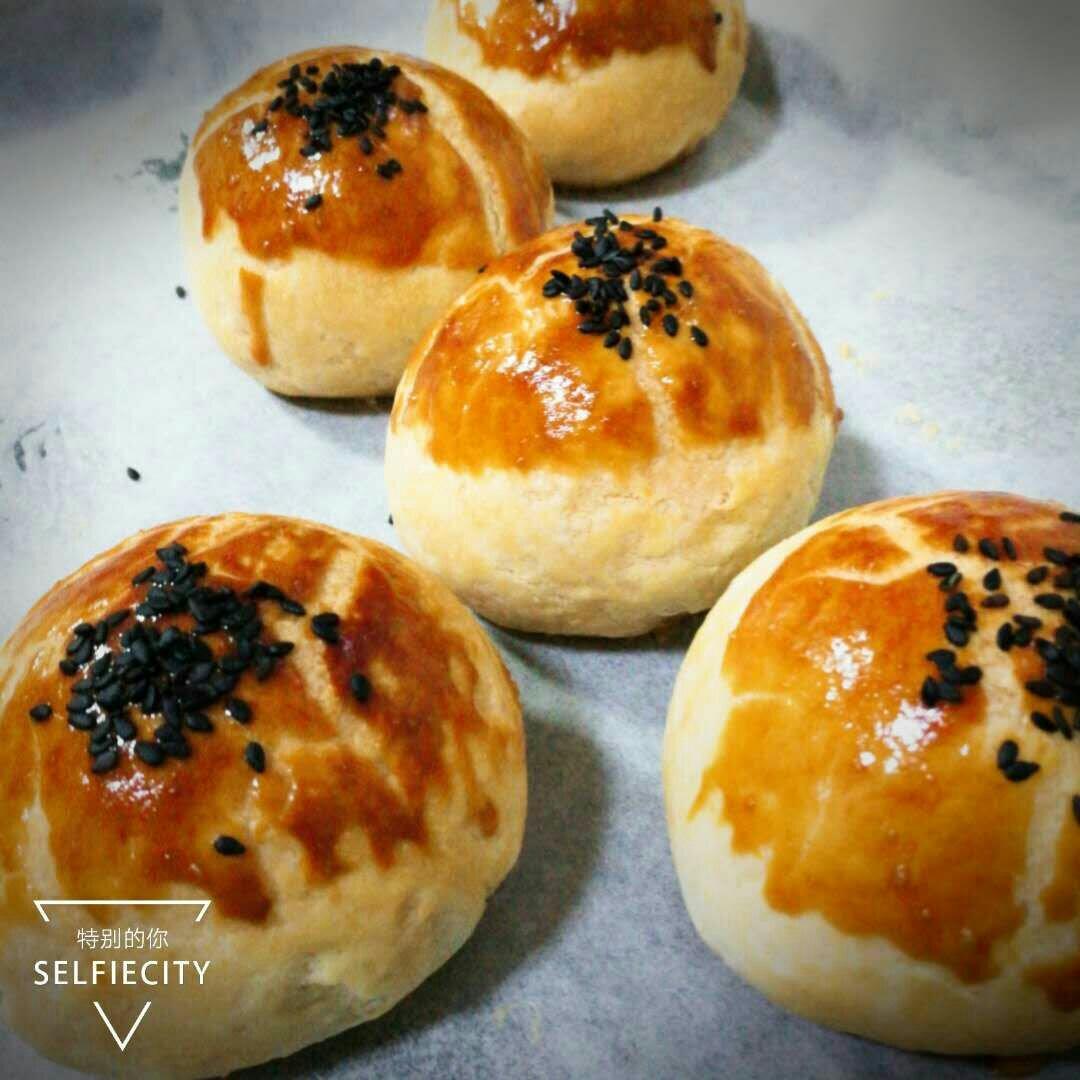 萌得掉渣渣的蛋黄酥