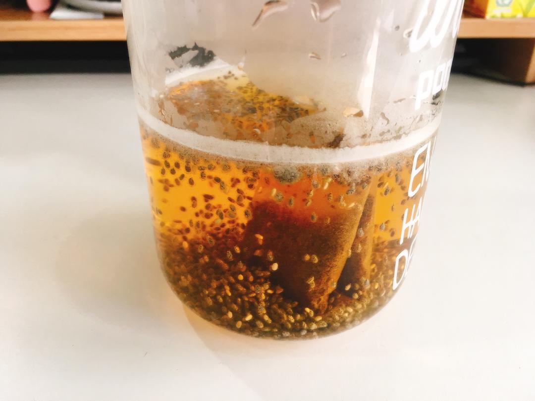 代餐奇亚籽奶茶/伪西米露奶茶（密恐慎入）的做法 步骤2