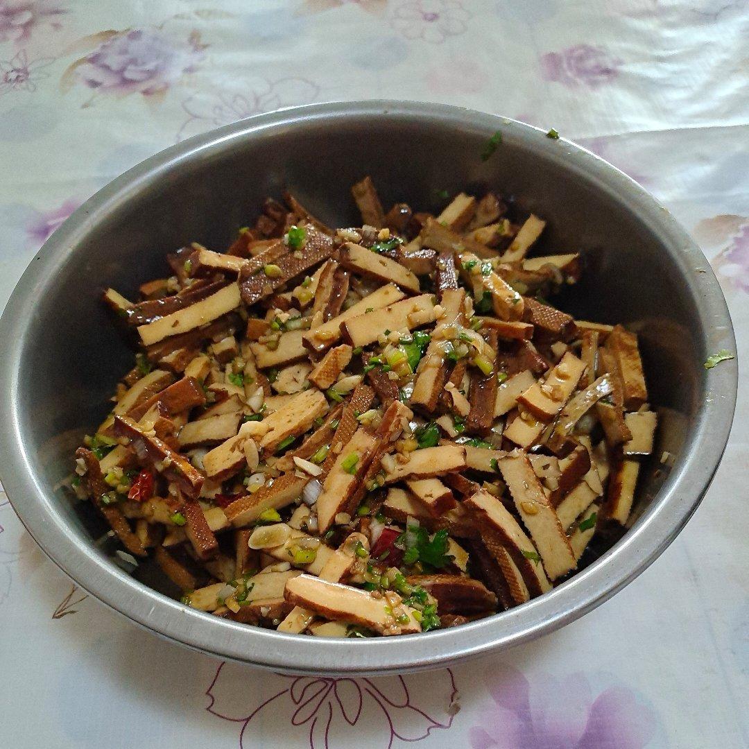 凉拌卤香干