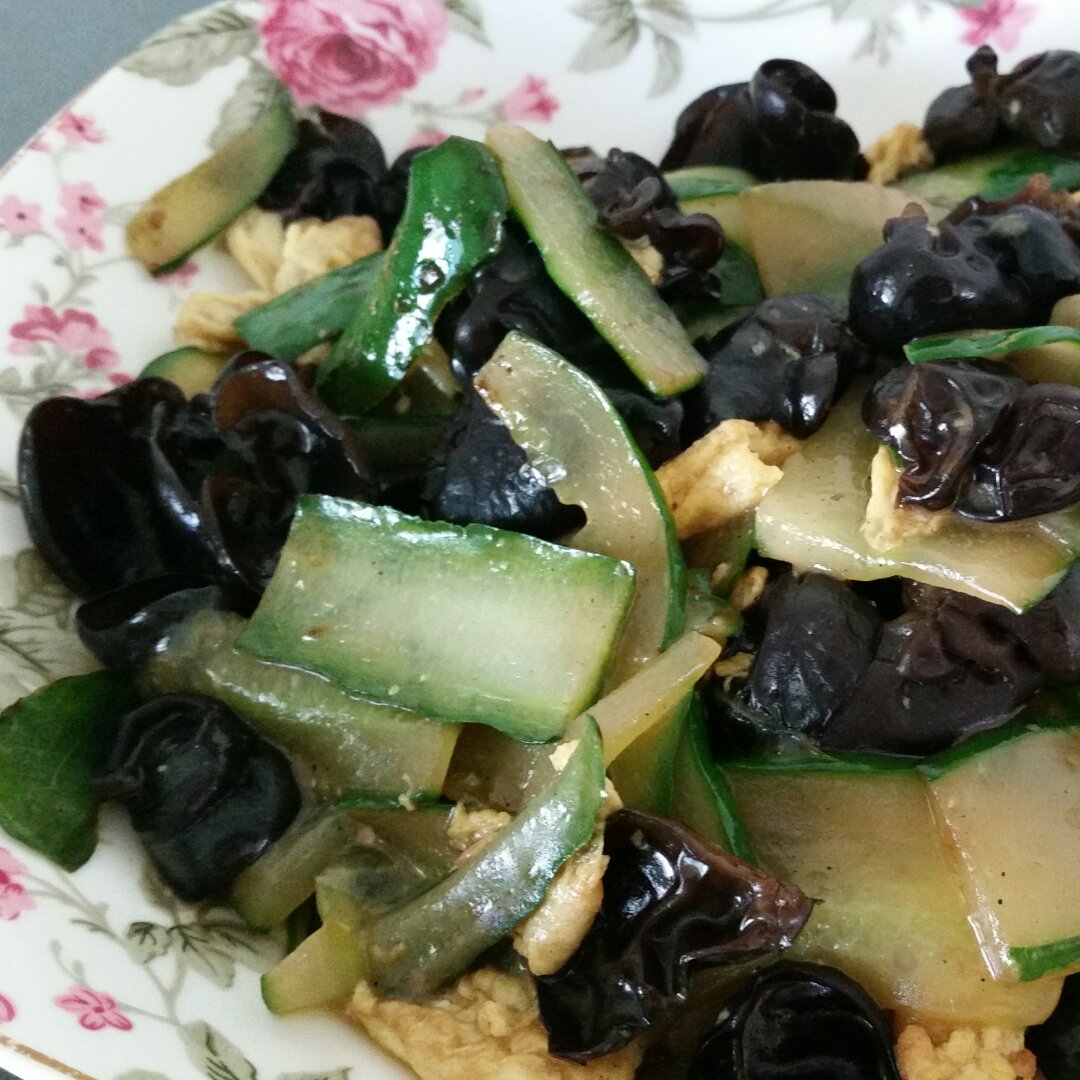 黄瓜木耳炒鸡蛋