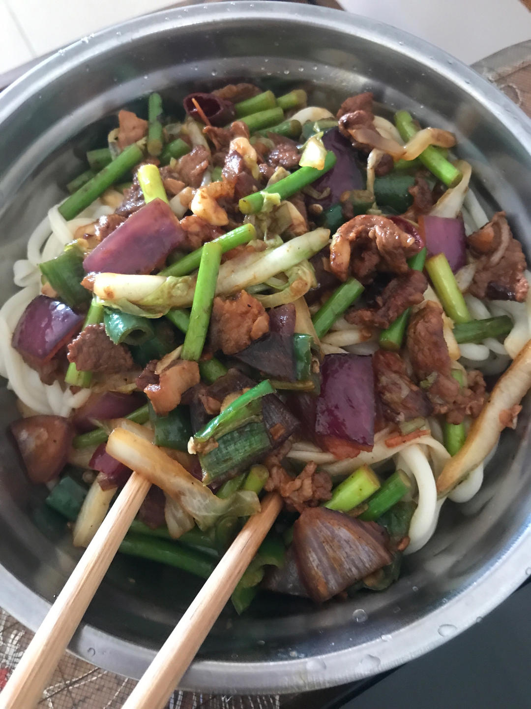 新疆过油肉拌面