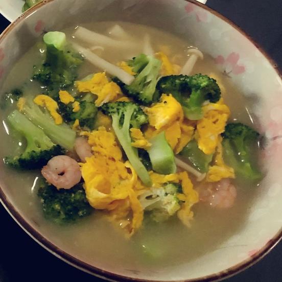 西兰花虾仁菌菇汤，低卡低脂！鲜美营养！