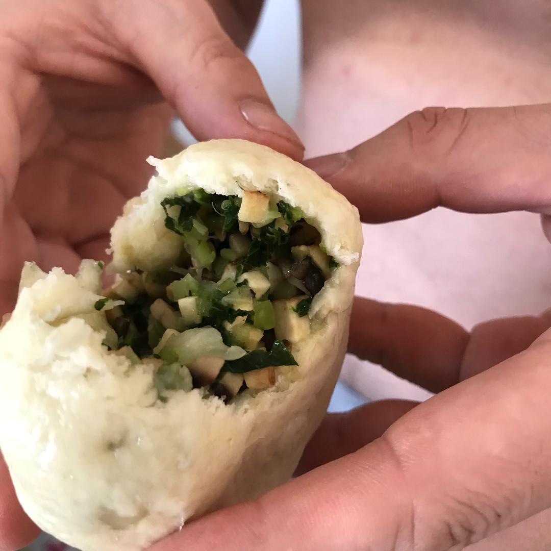 油菜香菇菜包