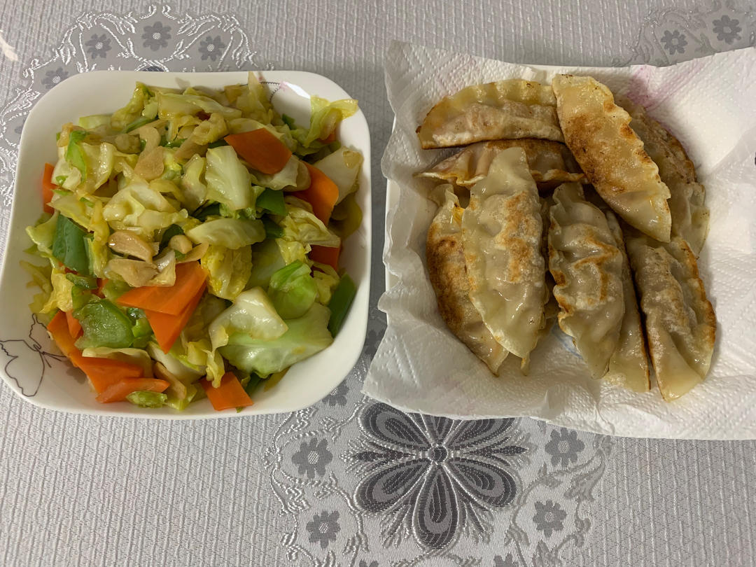 一屋，二人，三餐，四季