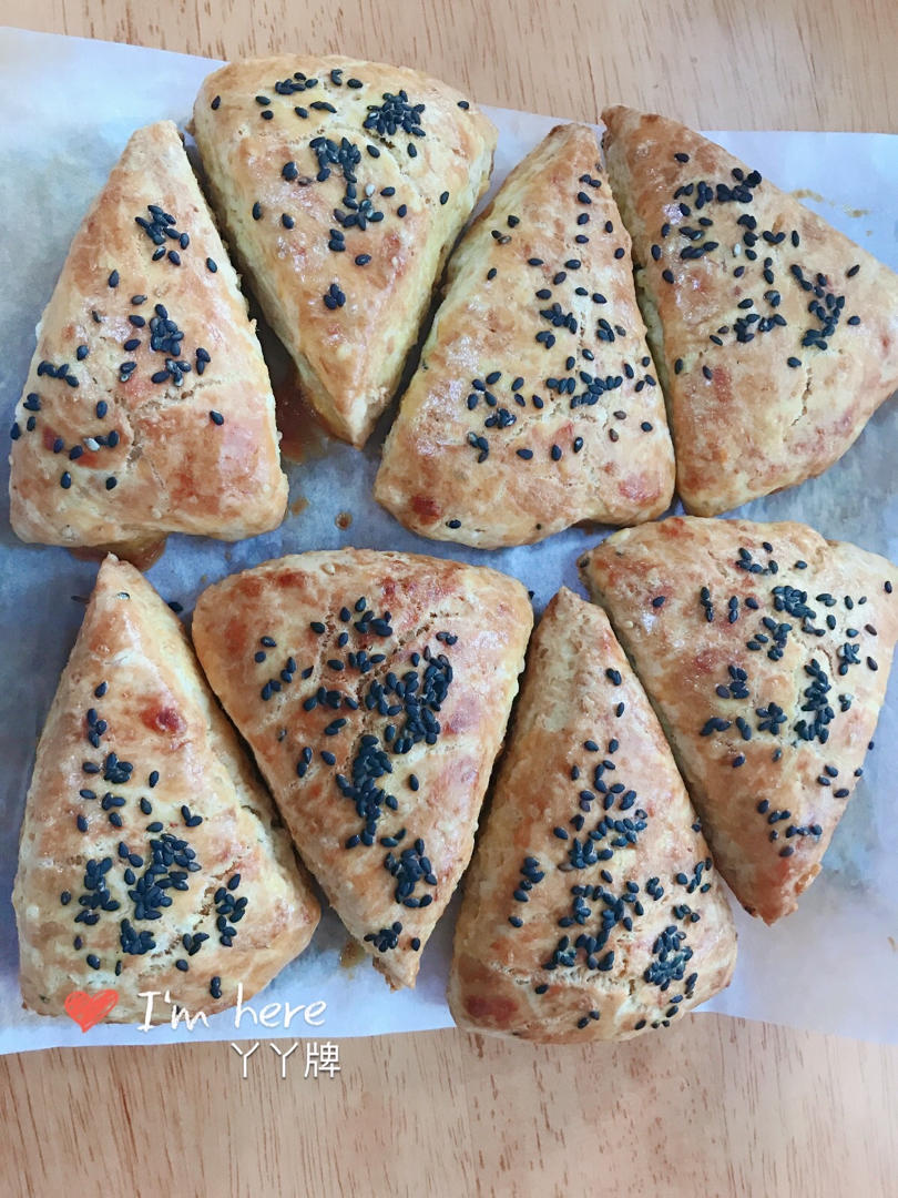 咸蛋黄肉松司康