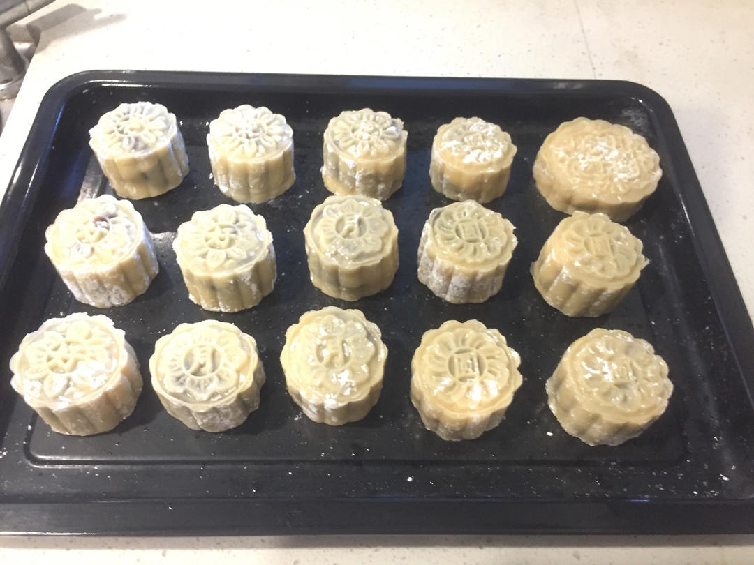 广式豆沙蛋黄月饼