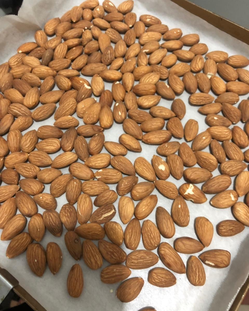 肉丸子丸子做的烤杏仁