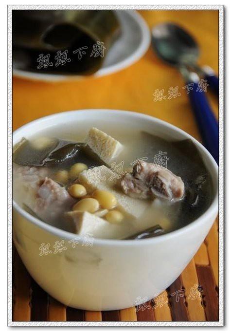 海带冻豆腐黄豆排骨汤的做法