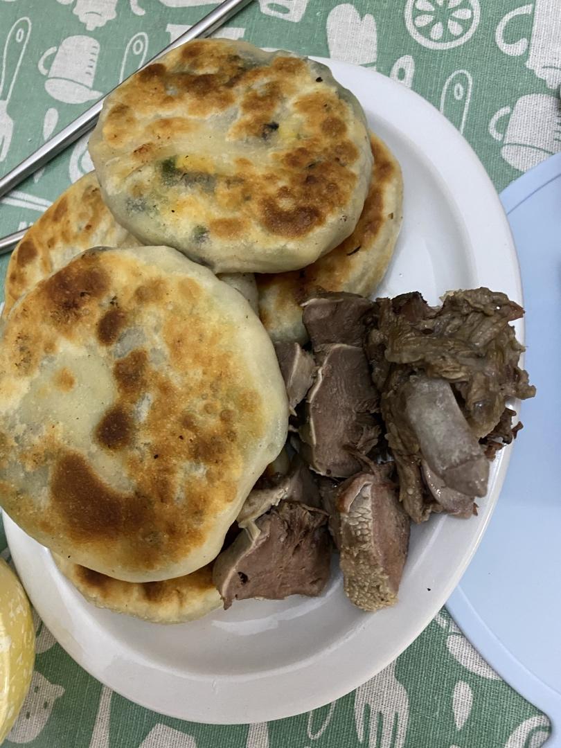 会连续吃八个的萝卜馅饼