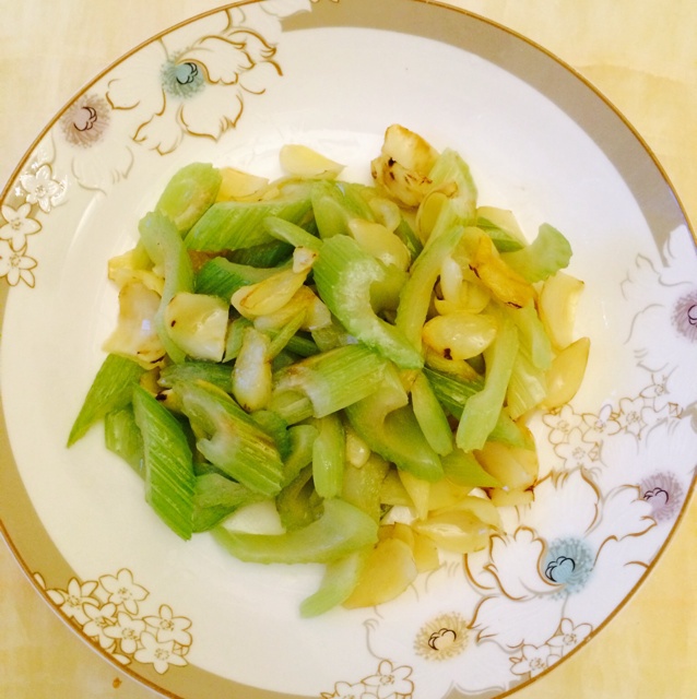 西芹炒百合
