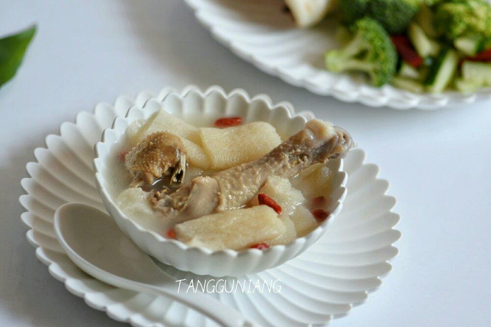 野生竹荪煲鸡汤