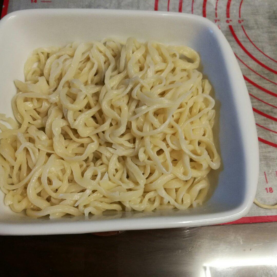 家庭版兰州牛肉面—拉条子