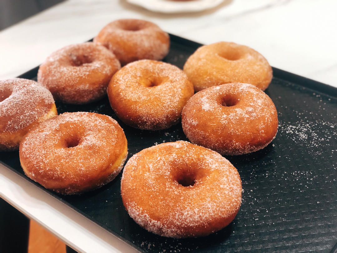 🍩超快手一小时低糖无需烤箱的甜甜圈（详细视频）