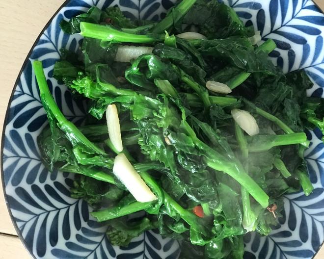 季节美食—炒油菜苔的做法