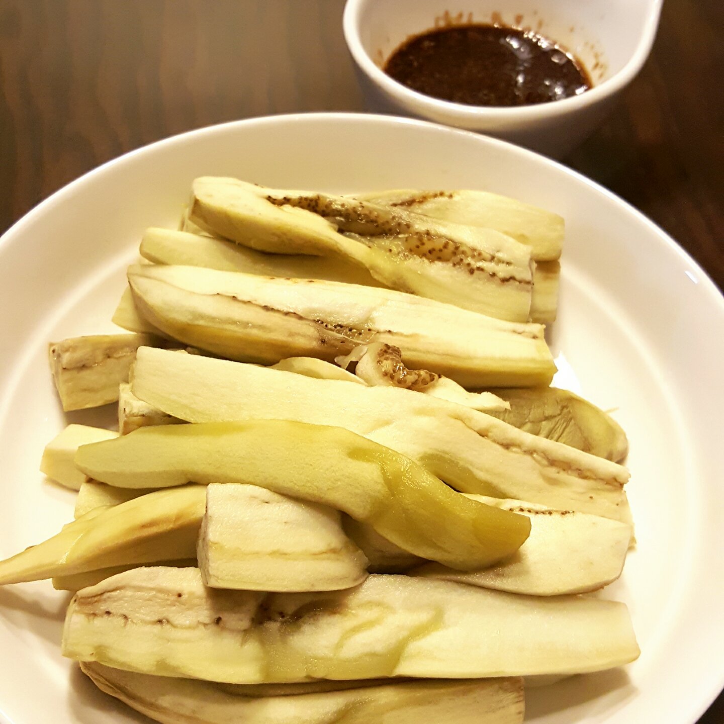 胖妞楠楠做的蒜泥手撕茄子