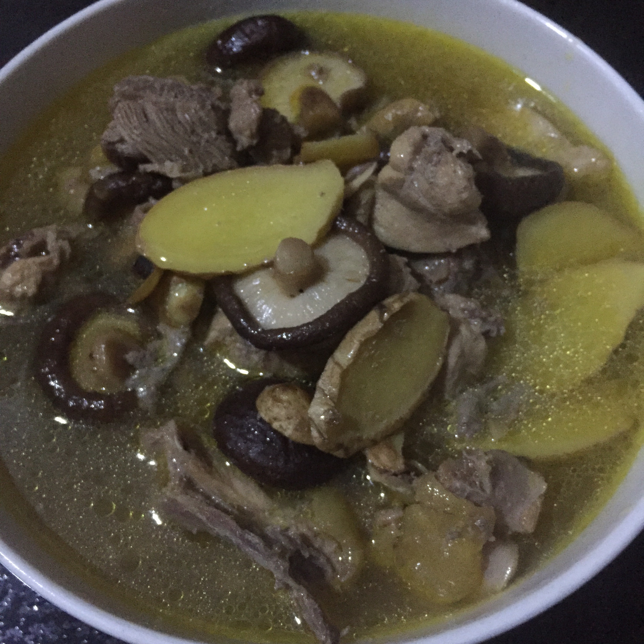 家常炖汤 小鸡炖蘑菇