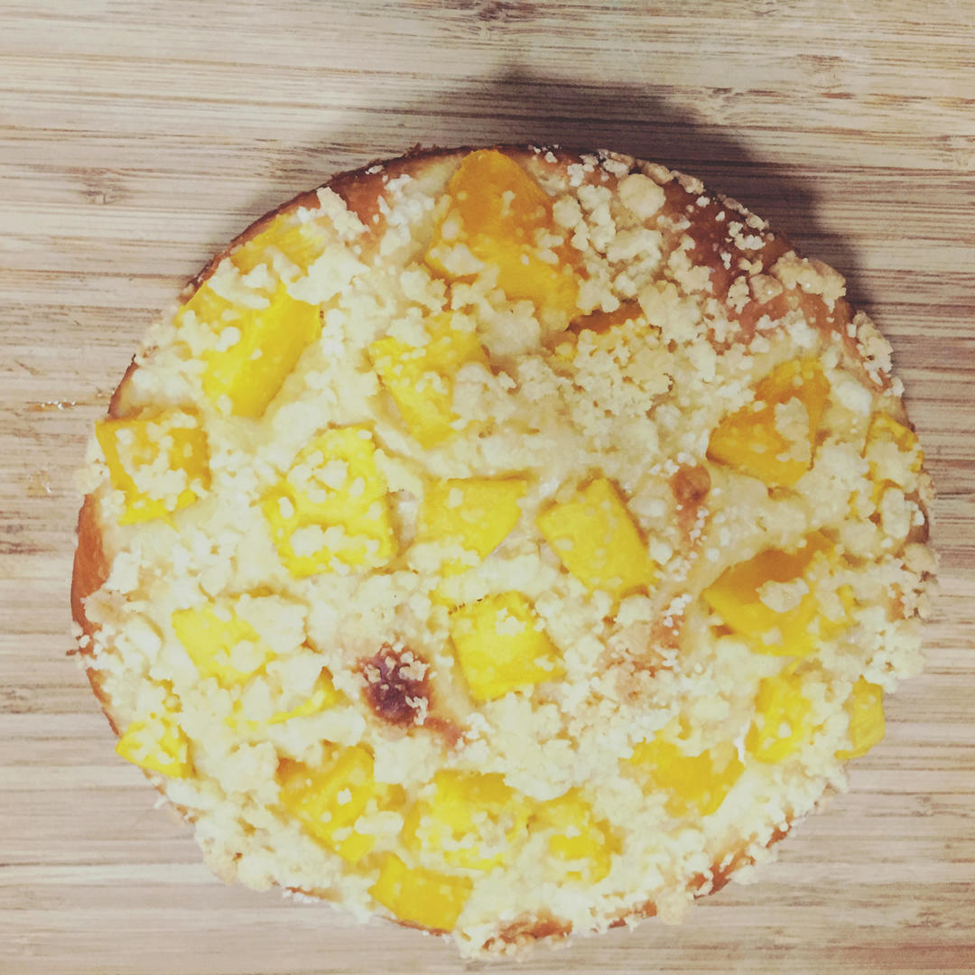 椰子味酥粒芒果面包
